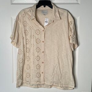 NWT American Eagle Floral Cut Out Embroidered Short Sleeve Button Down Shirt